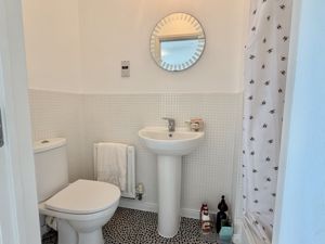 Ensuite- click for photo gallery